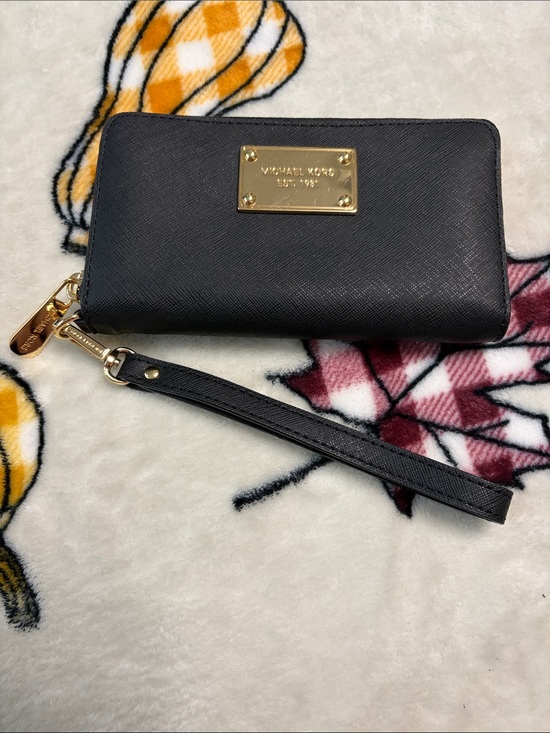 Michael Kors Handbags - Michael Kors Black Leather Wristlet with Gold Plaque
